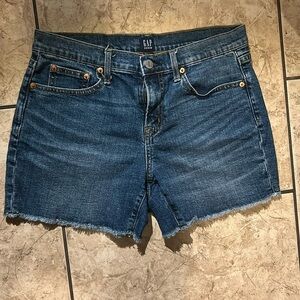 Gap Denim Size 27, Women 5” Shorts